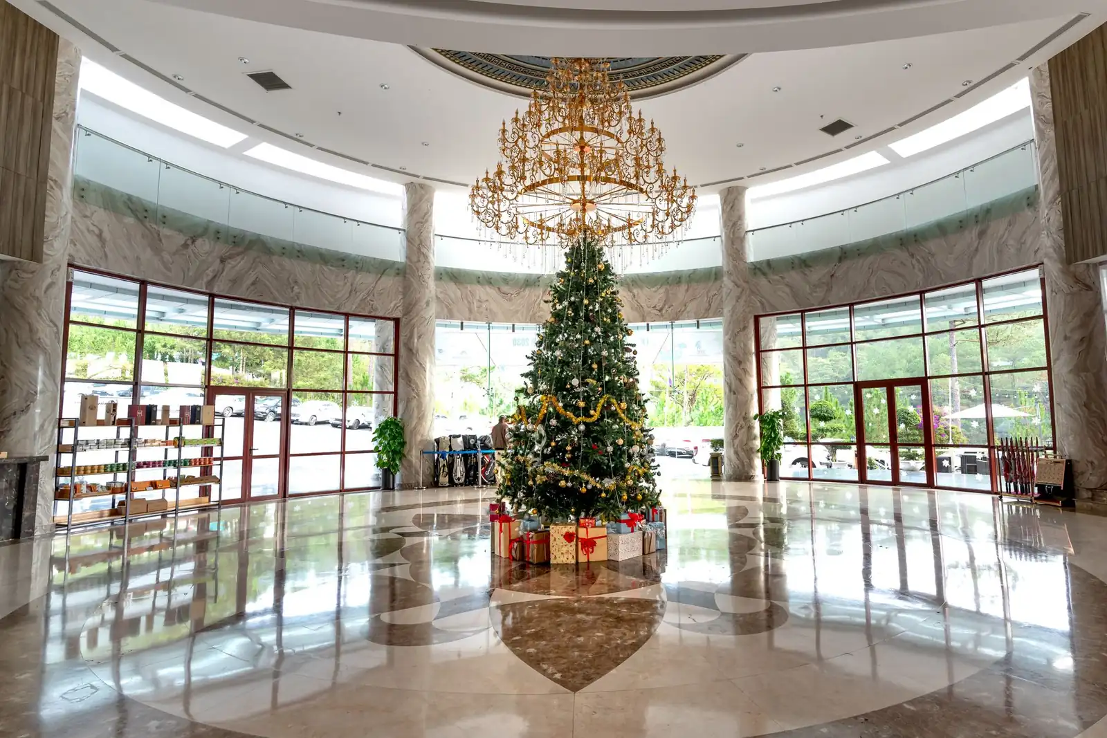 Evauri Royal Hotel interior